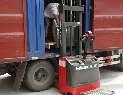 白云區(qū)物流企業(yè)采購我司電動(dòng)堆高車
