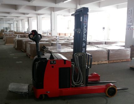 番禺電子廠采購(gòu)我司前移式電動(dòng)叉車(chē)