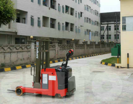 廣州日化公司采購(gòu)前移式電動(dòng)叉車(chē)