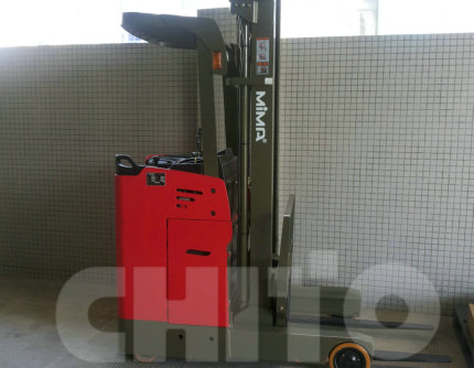 化工企業(yè)采購(gòu)我司前移式電動(dòng)叉車(chē)
